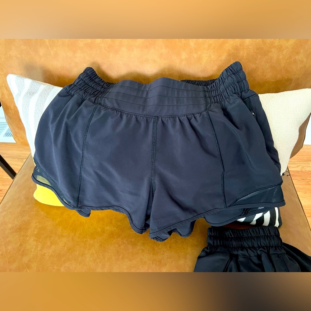 Black lululemon Size 0 inseam 2.5” EXCELLENT!